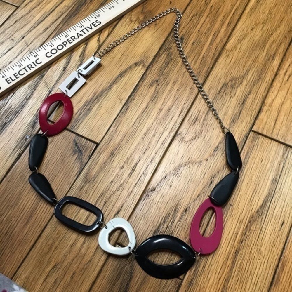 Big and bold vintage necklace​